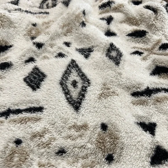 Sherpa pullover sweatshirt v neck zip pockets cream white black tan tribal Small - Picture 10 of 10